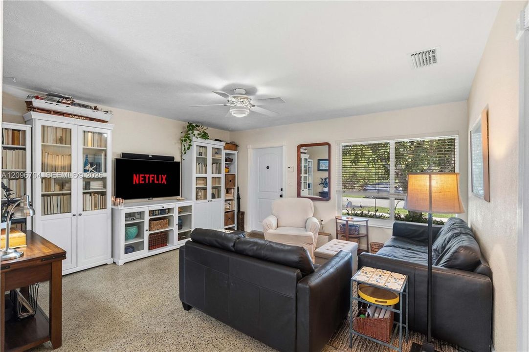 For Sale: $689,000 (3 beds, 2 baths, 1218 Square Feet)