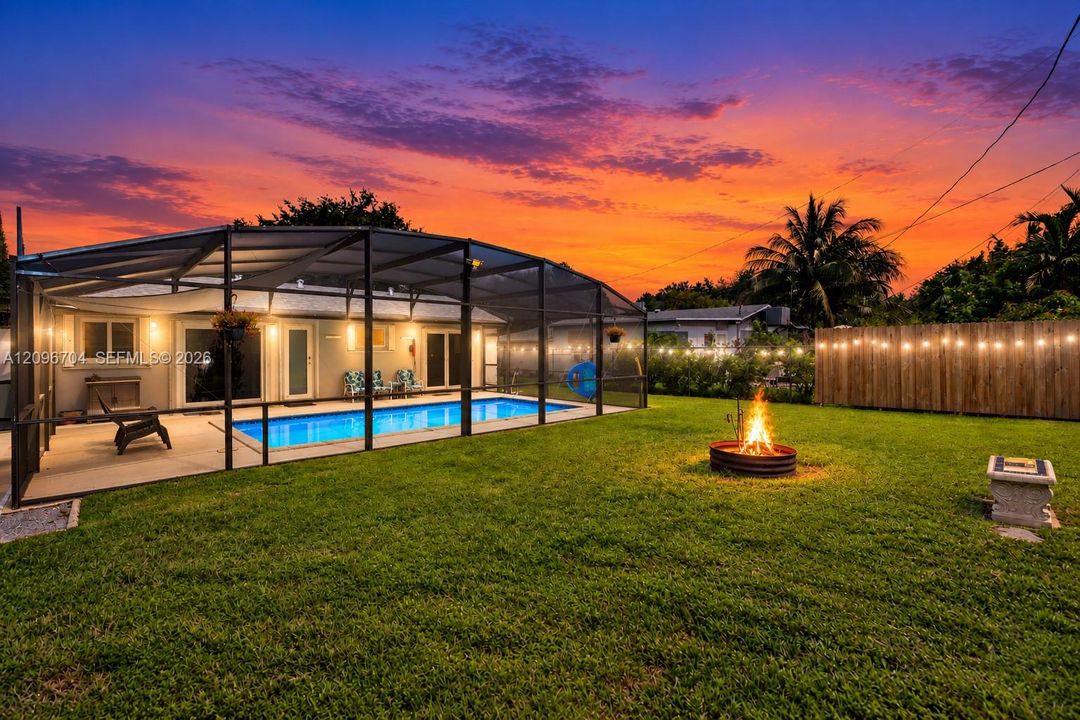For Sale: $689,000 (3 beds, 2 baths, 1218 Square Feet)