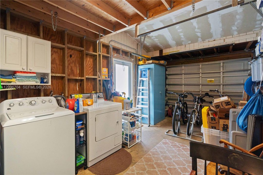 For Sale: $689,000 (3 beds, 2 baths, 1218 Square Feet)