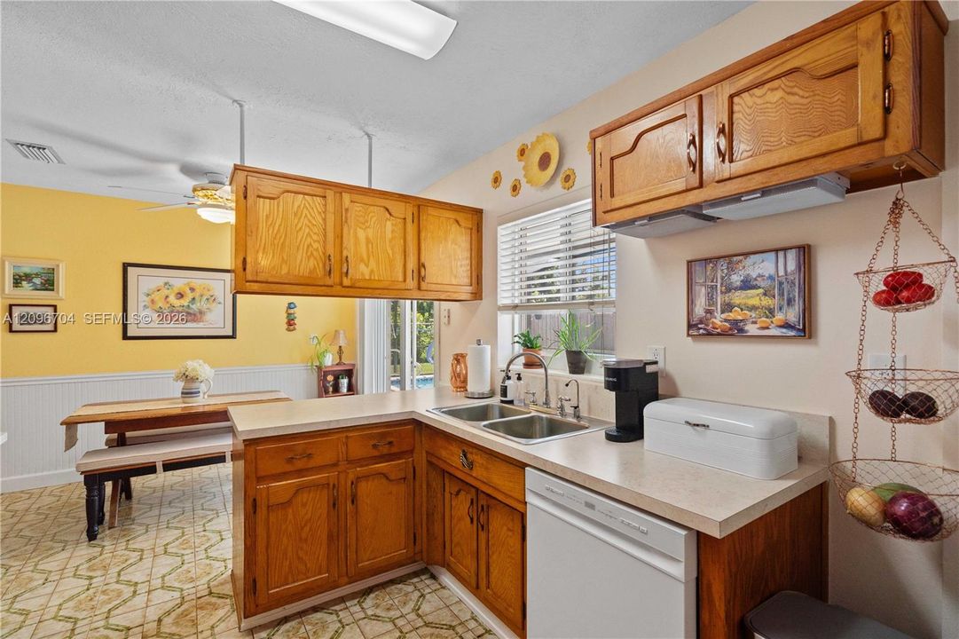 For Sale: $689,000 (3 beds, 2 baths, 1218 Square Feet)