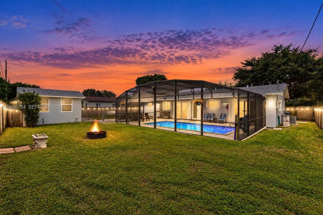 For Sale: $689,000 (3 beds, 2 baths, 1218 Square Feet)