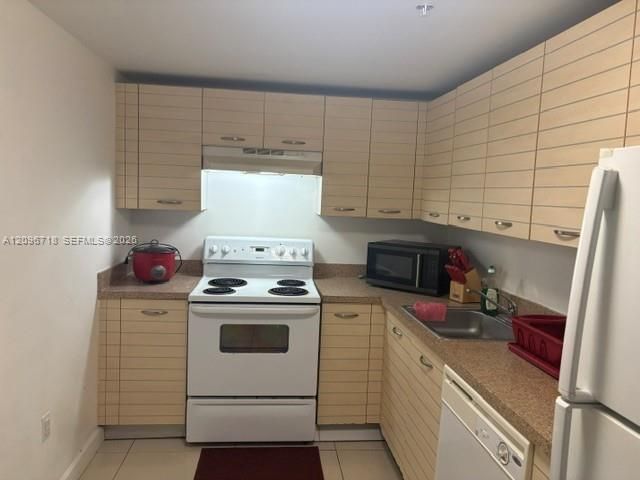 For Rent: $2,250 (2 beds, 2 baths, 951 Square Feet)