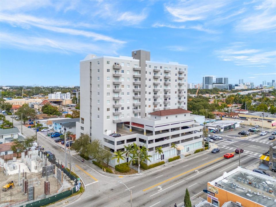 For Rent: $2,250 (2 beds, 2 baths, 951 Square Feet)