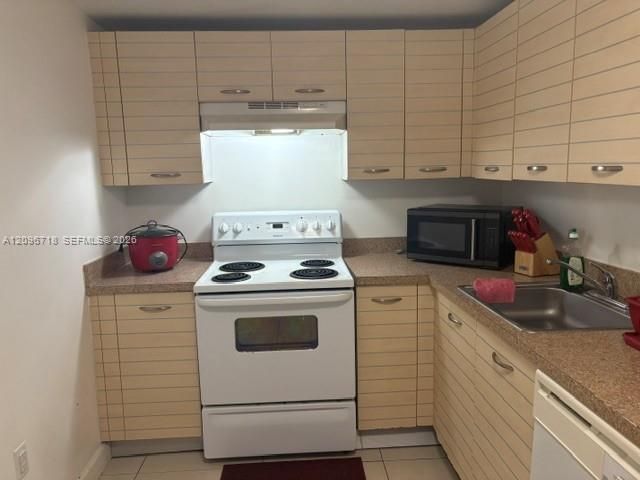For Rent: $2,250 (2 beds, 2 baths, 951 Square Feet)
