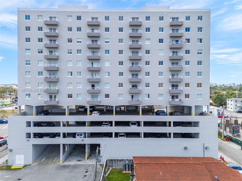For Rent: $2,250 (2 beds, 2 baths, 951 Square Feet)