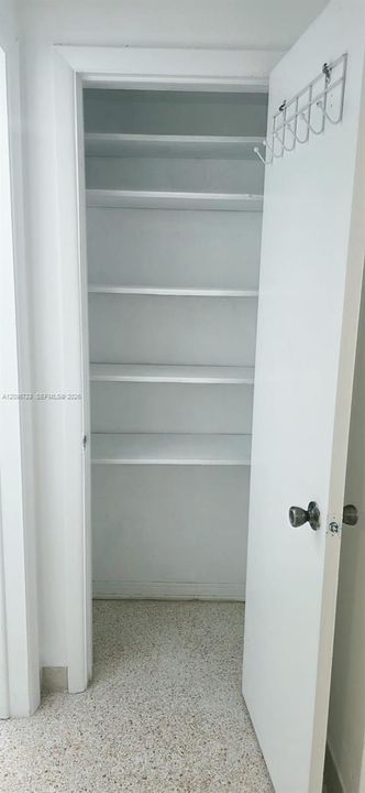 For Rent: $1,650 (1 beds, 1 baths, 6128 Square Feet)