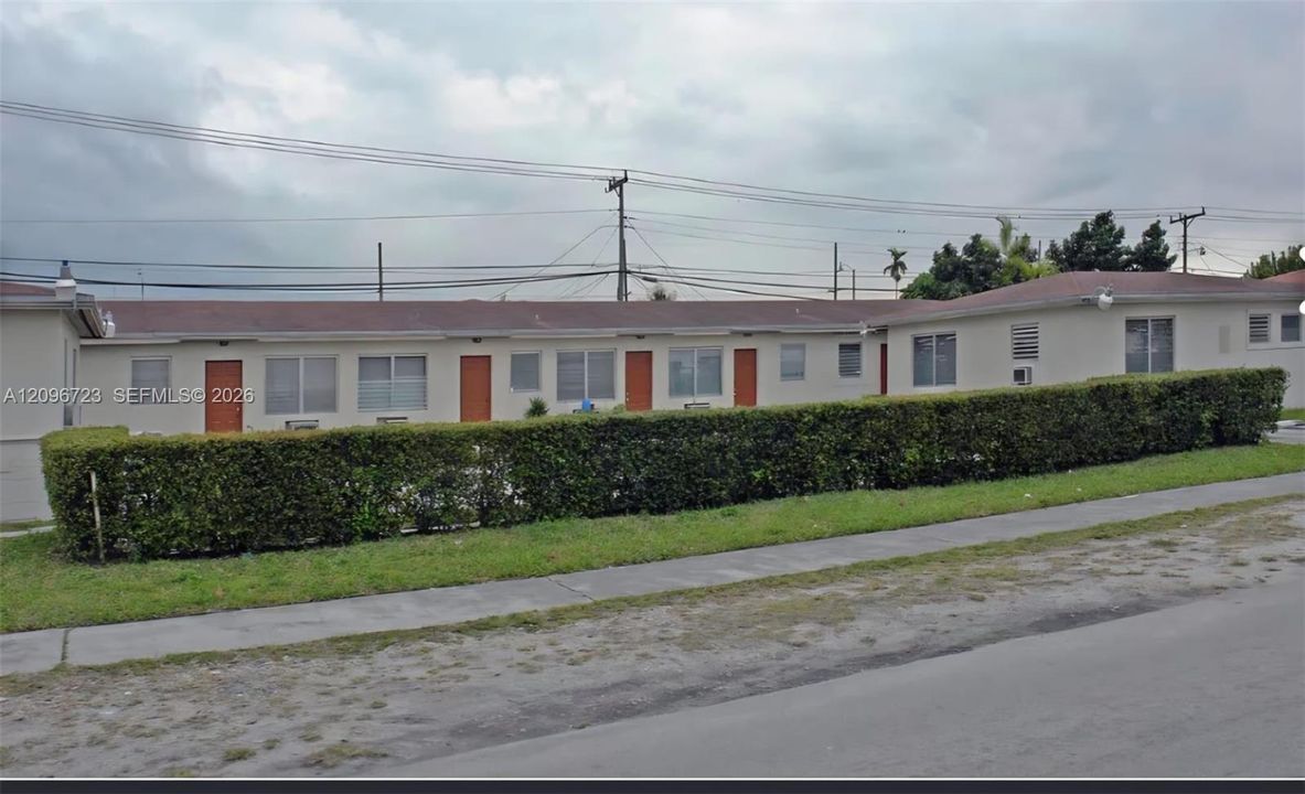 For Rent: $1,650 (1 beds, 1 baths, 6128 Square Feet)