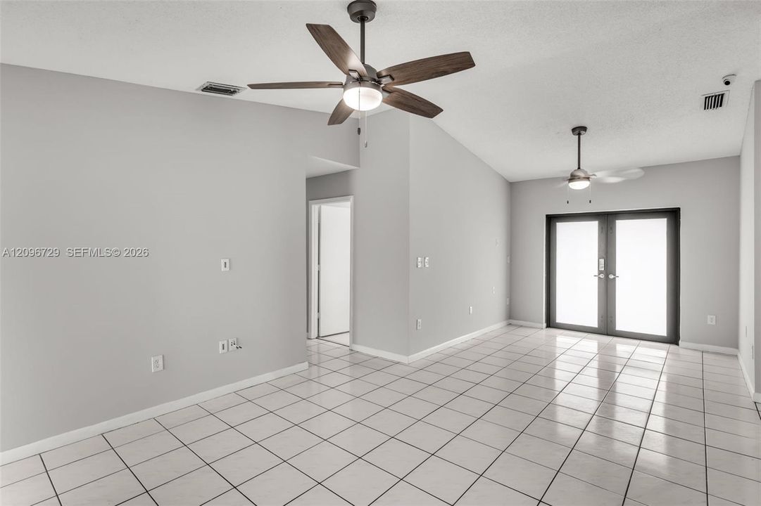 For Sale: $699,900 (3 beds, 2 baths, 1283 Square Feet)
