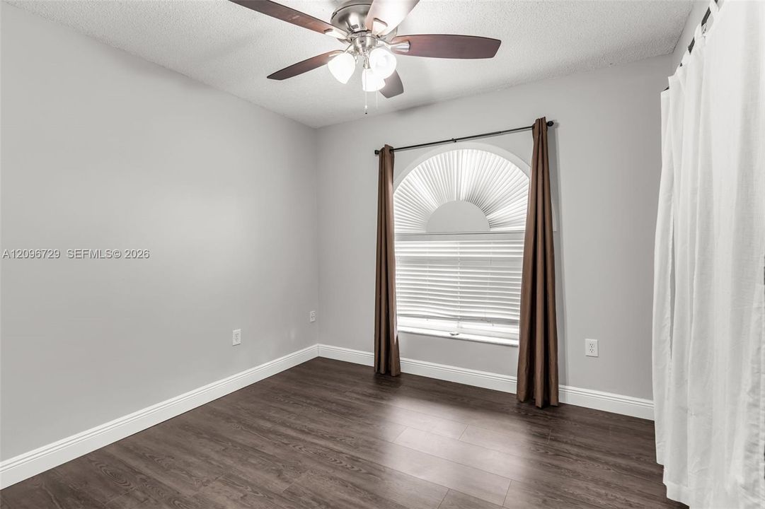 For Sale: $699,900 (3 beds, 2 baths, 1283 Square Feet)