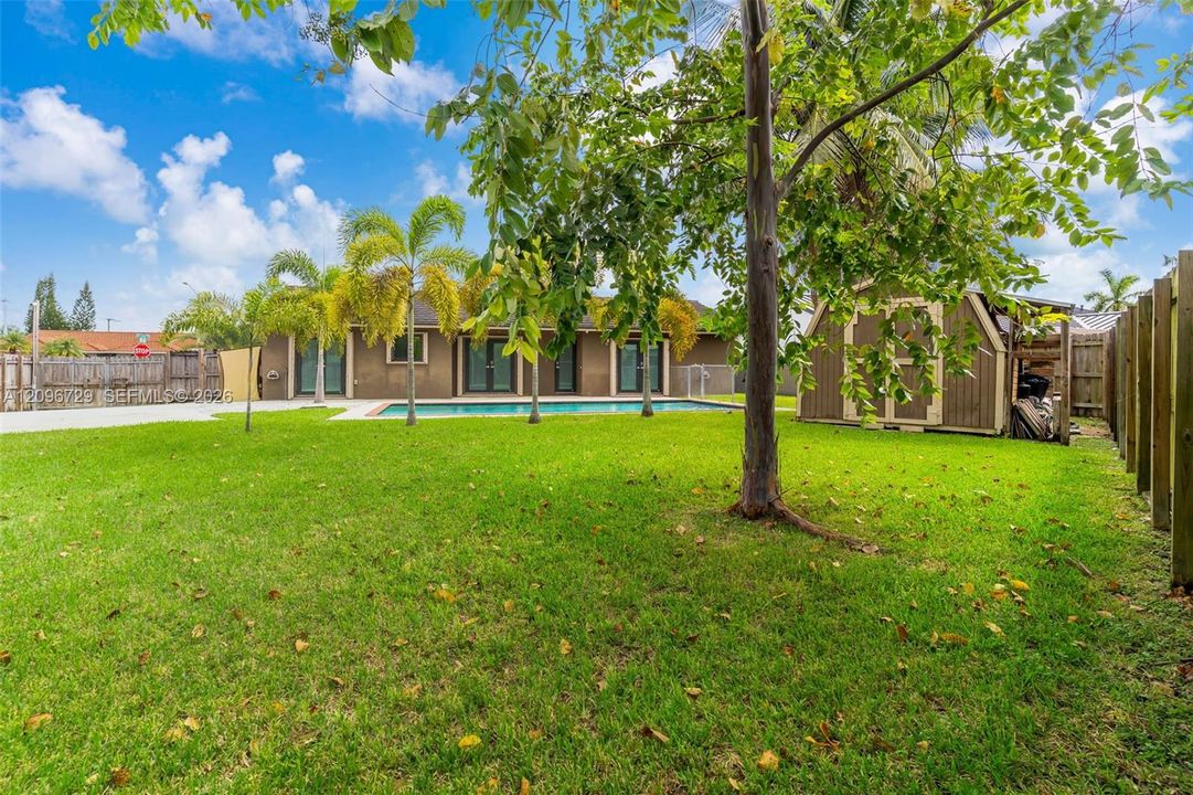 For Sale: $699,900 (3 beds, 2 baths, 1283 Square Feet)