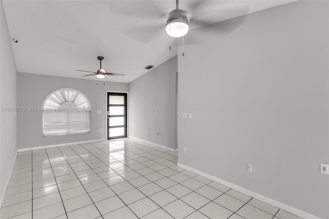 For Sale: $699,900 (3 beds, 2 baths, 1283 Square Feet)
