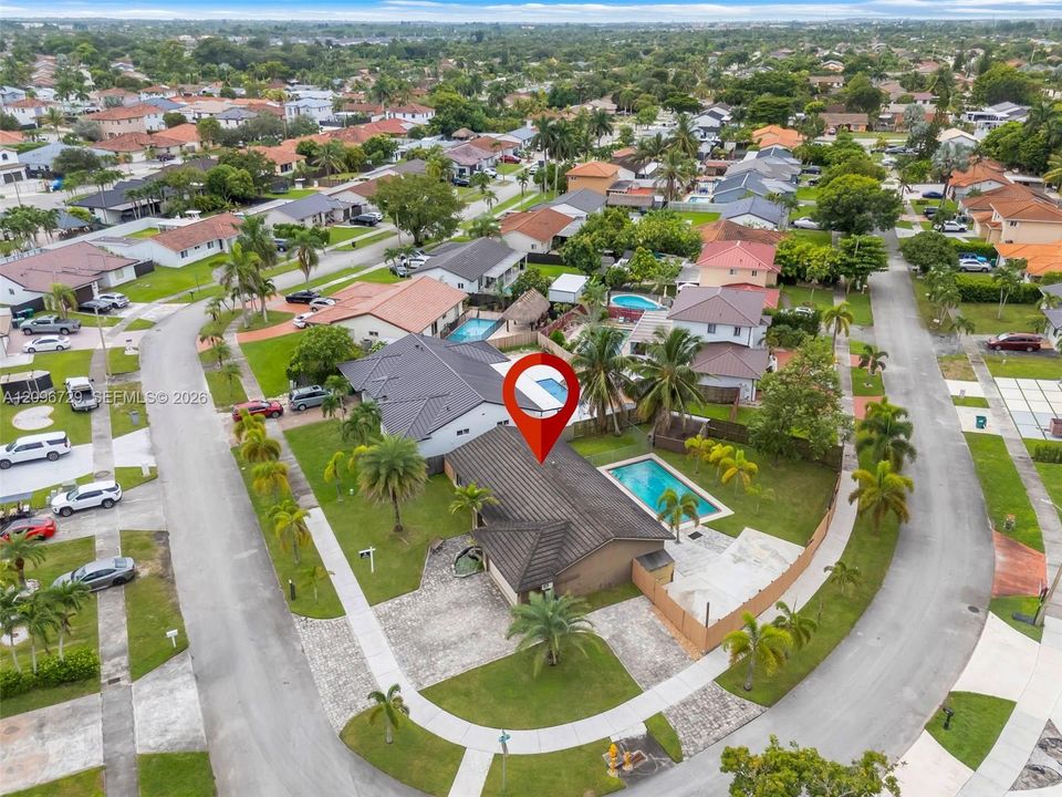For Sale: $699,900 (3 beds, 2 baths, 1283 Square Feet)