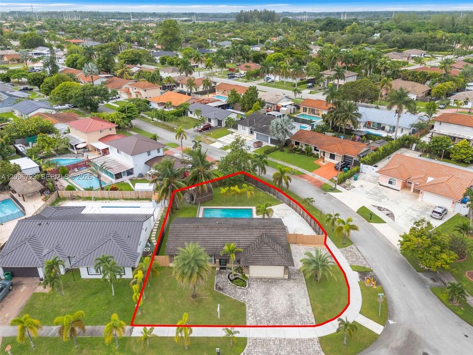 For Sale: $699,900 (3 beds, 2 baths, 1283 Square Feet)