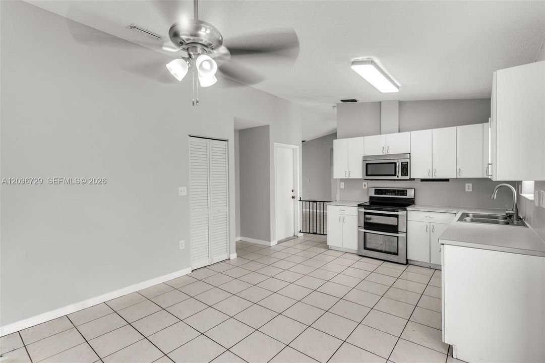 For Sale: $699,900 (3 beds, 2 baths, 1283 Square Feet)