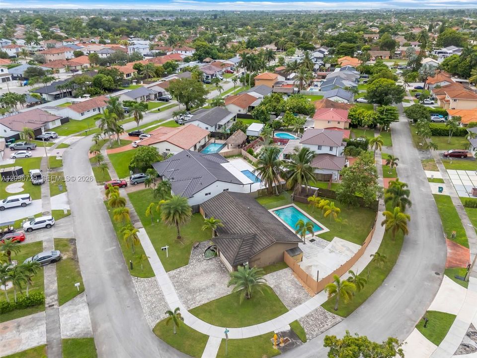 For Sale: $699,900 (3 beds, 2 baths, 1283 Square Feet)