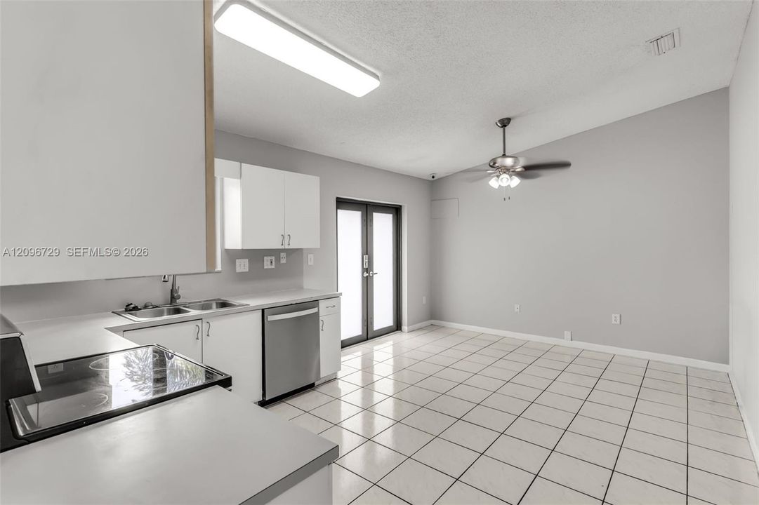 For Sale: $699,900 (3 beds, 2 baths, 1283 Square Feet)