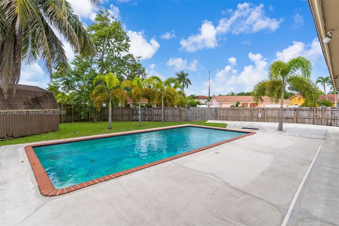 For Sale: $699,900 (3 beds, 2 baths, 1283 Square Feet)