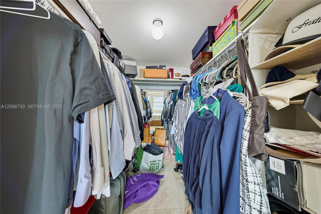 For Rent: $2,650 (1 beds, 1 baths, 890 Square Feet)