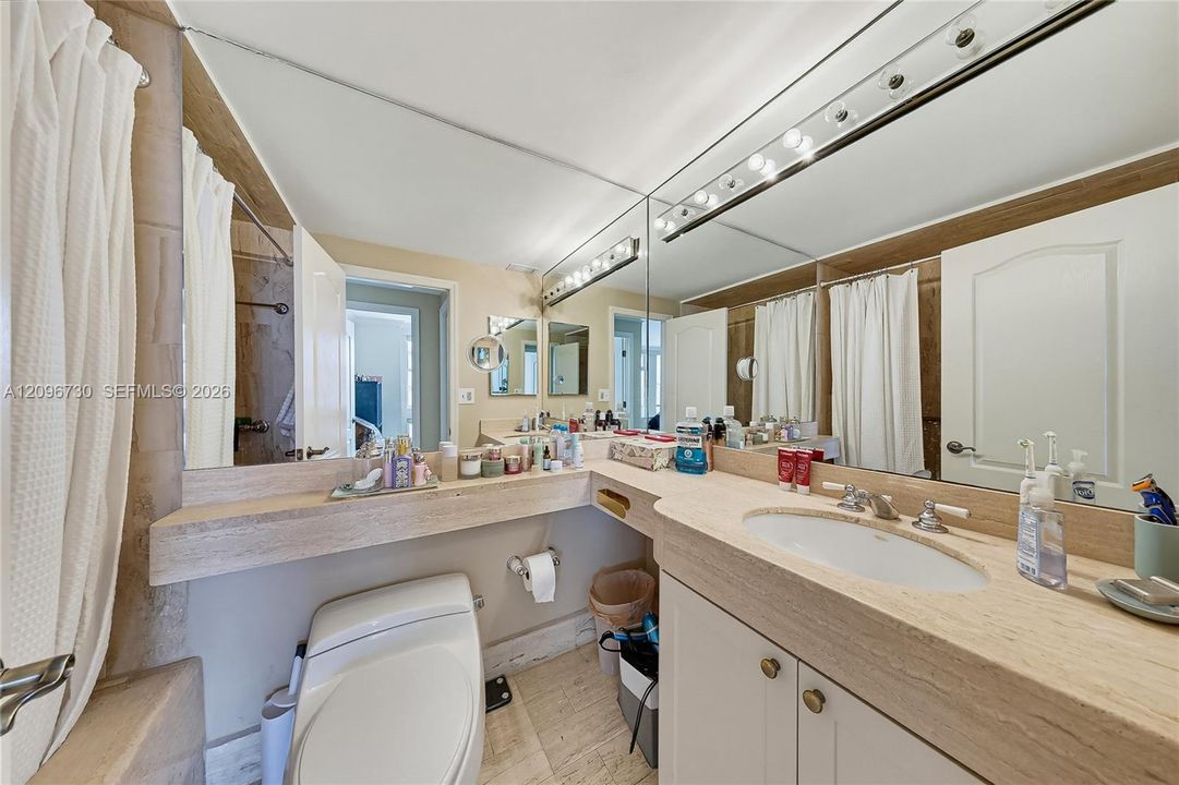 For Rent: $2,650 (1 beds, 1 baths, 890 Square Feet)
