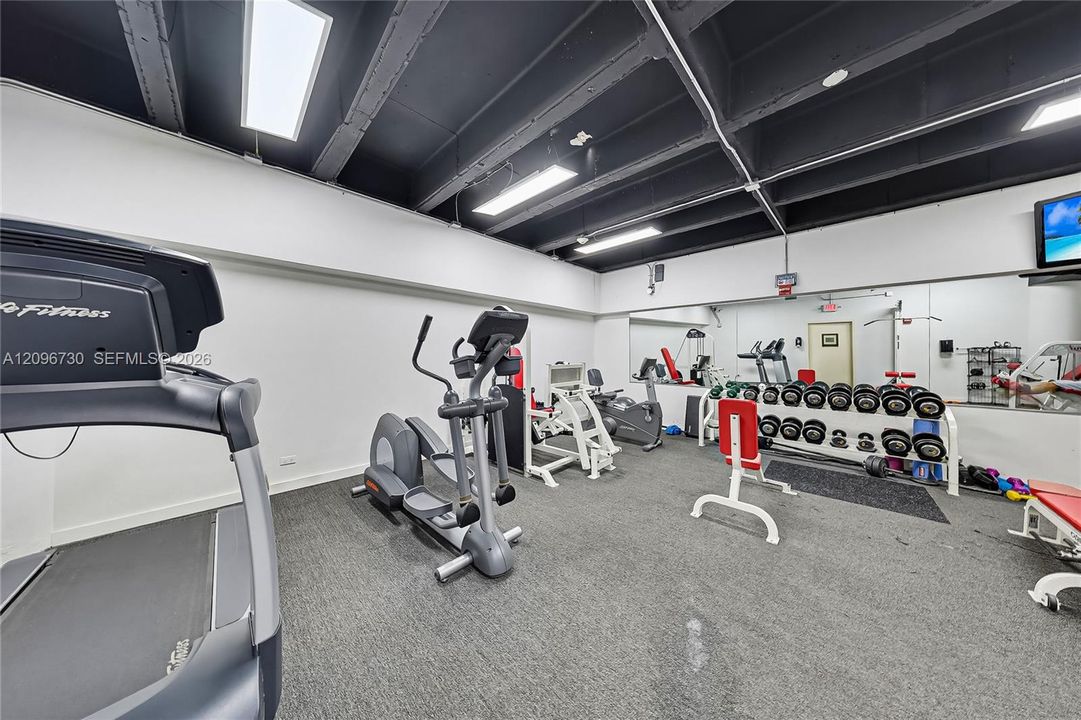 For Rent: $2,650 (1 beds, 1 baths, 890 Square Feet)