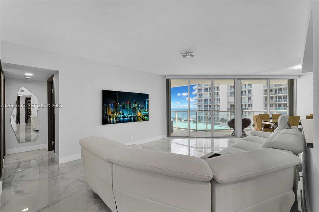 En Venta: $1,198,000 (3 camas, 2 baños, 1760 Pies cuadrados)