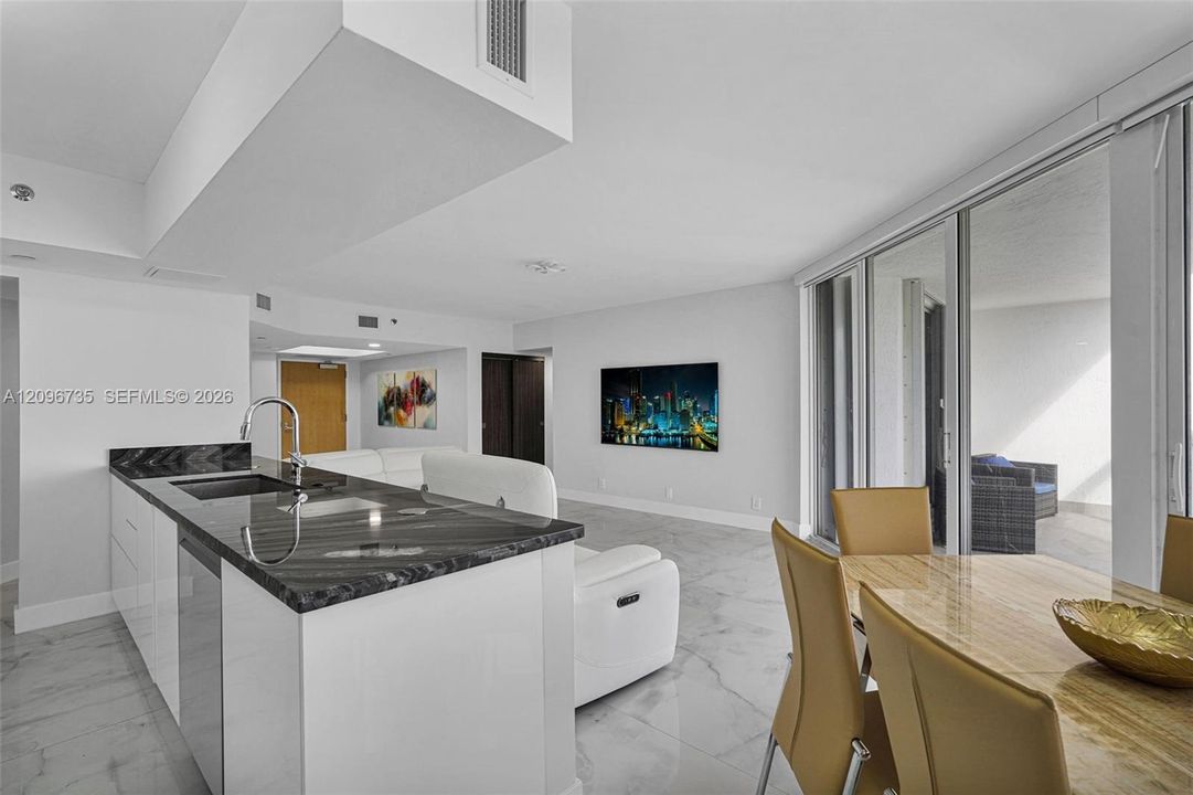 En Venta: $1,198,000 (3 camas, 2 baños, 1760 Pies cuadrados)
