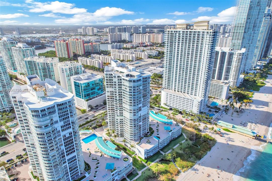 En Venta: $1,198,000 (3 camas, 2 baños, 1760 Pies cuadrados)