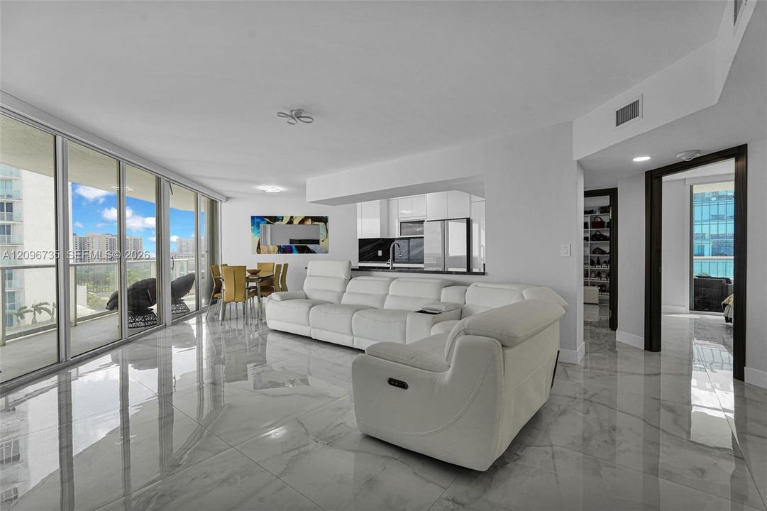 En Venta: $1,198,000 (3 camas, 2 baños, 1760 Pies cuadrados)