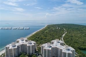 For Sale: $1,225,000 (2 beds, 2 baths, 1409 Square Feet)