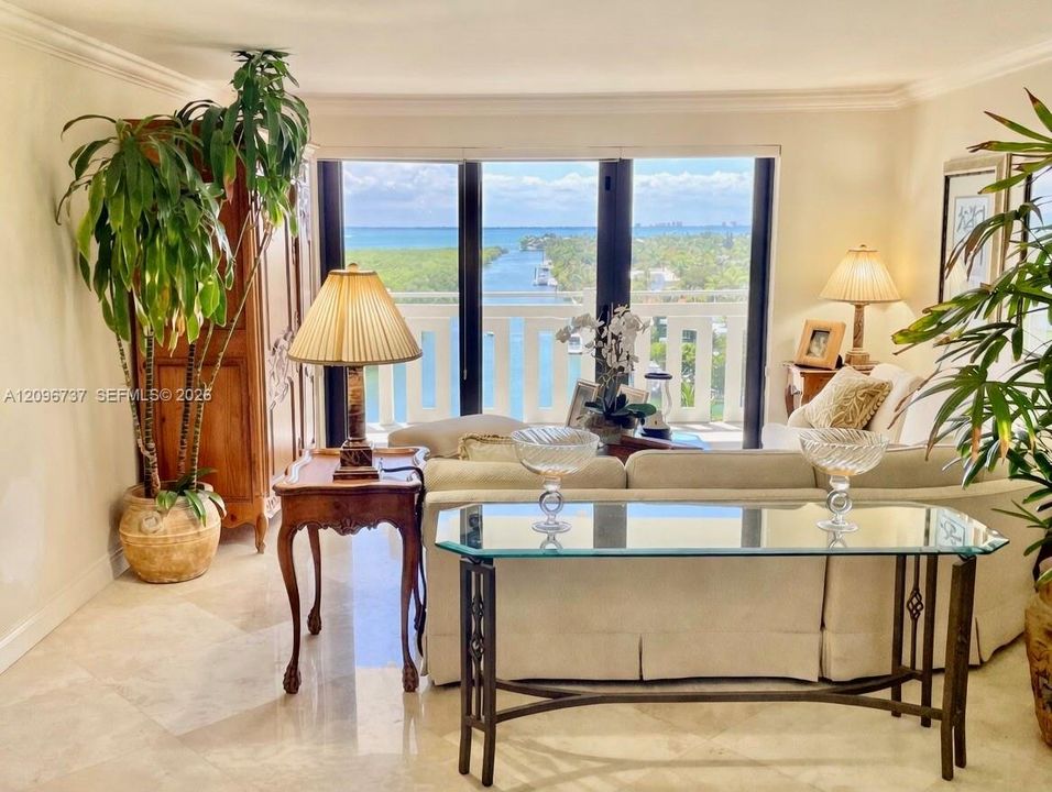 For Sale: $1,225,000 (2 beds, 2 baths, 1409 Square Feet)