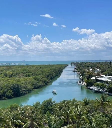 For Sale: $1,225,000 (2 beds, 2 baths, 1409 Square Feet)