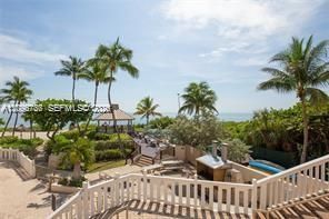 For Sale: $1,225,000 (2 beds, 2 baths, 1409 Square Feet)