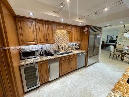 For Sale: $1,225,000 (2 beds, 2 baths, 1409 Square Feet)