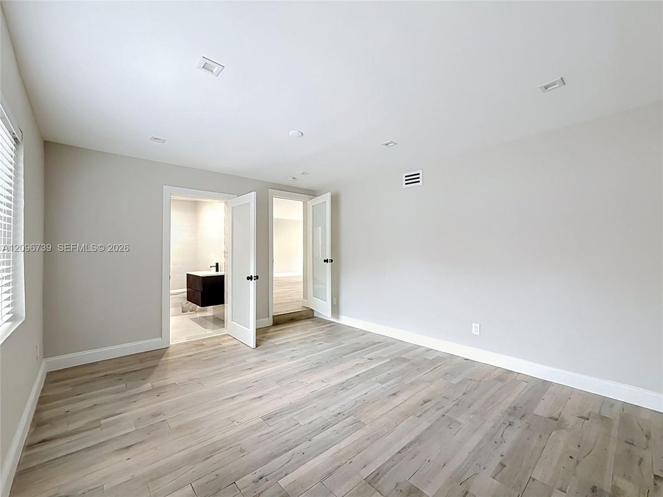 En Venta: $1,025,000 (3 camas, 3 baños, 1842 Pies cuadrados)