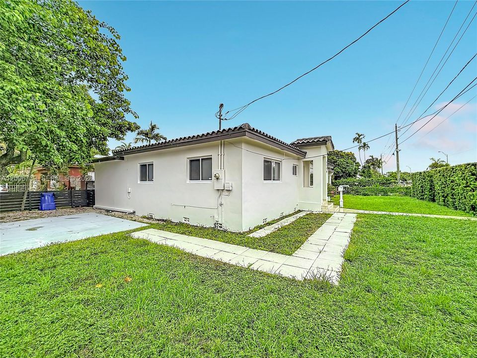 En Venta: $1,025,000 (3 camas, 3 baños, 1842 Pies cuadrados)