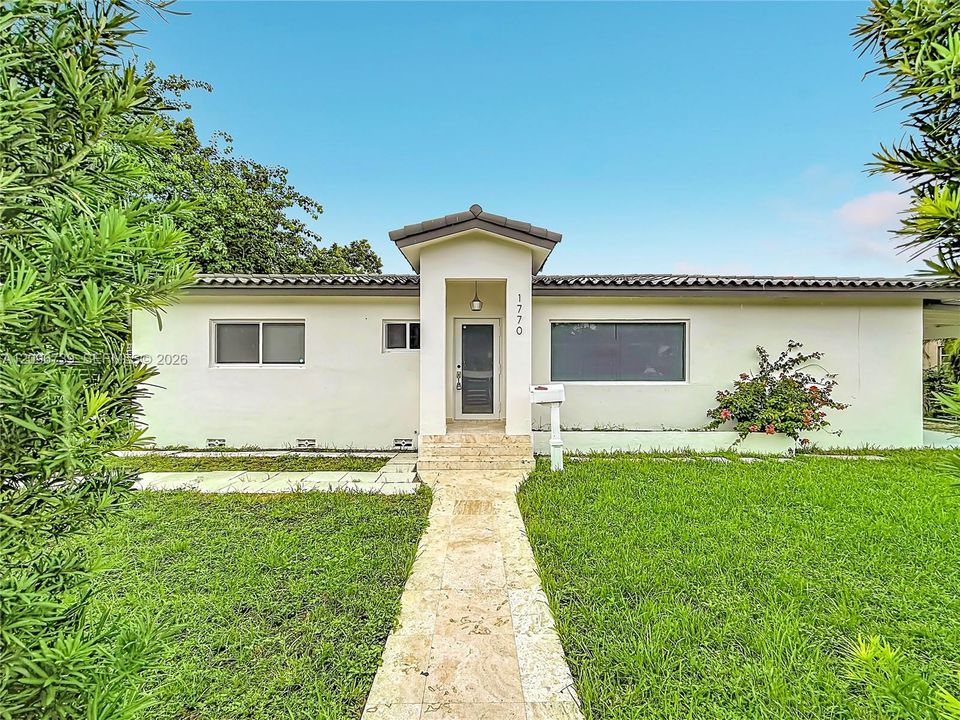 En Venta: $1,025,000 (3 camas, 3 baños, 1842 Pies cuadrados)