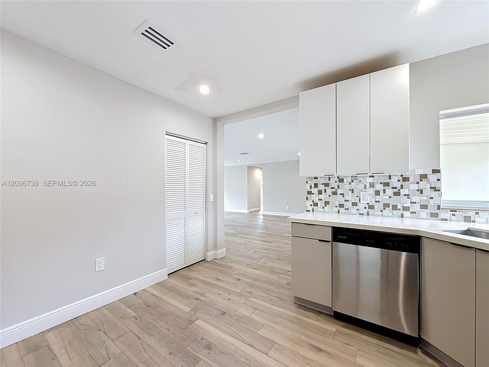 En Venta: $1,025,000 (3 camas, 3 baños, 1842 Pies cuadrados)