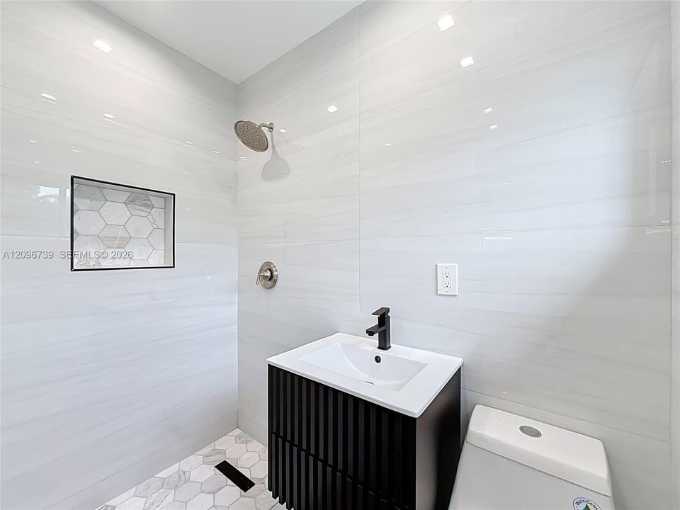 En Venta: $1,025,000 (3 camas, 3 baños, 1842 Pies cuadrados)