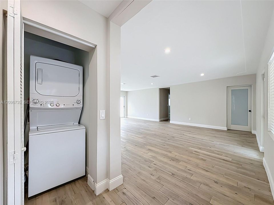 En Venta: $1,025,000 (3 camas, 3 baños, 1842 Pies cuadrados)