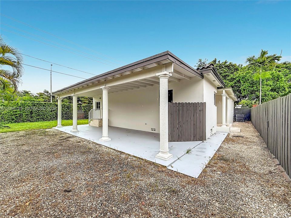 En Venta: $1,025,000 (3 camas, 3 baños, 1842 Pies cuadrados)