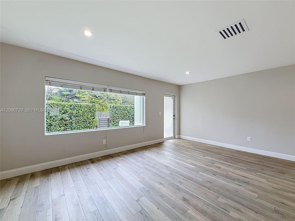 En Venta: $1,025,000 (3 camas, 3 baños, 1842 Pies cuadrados)