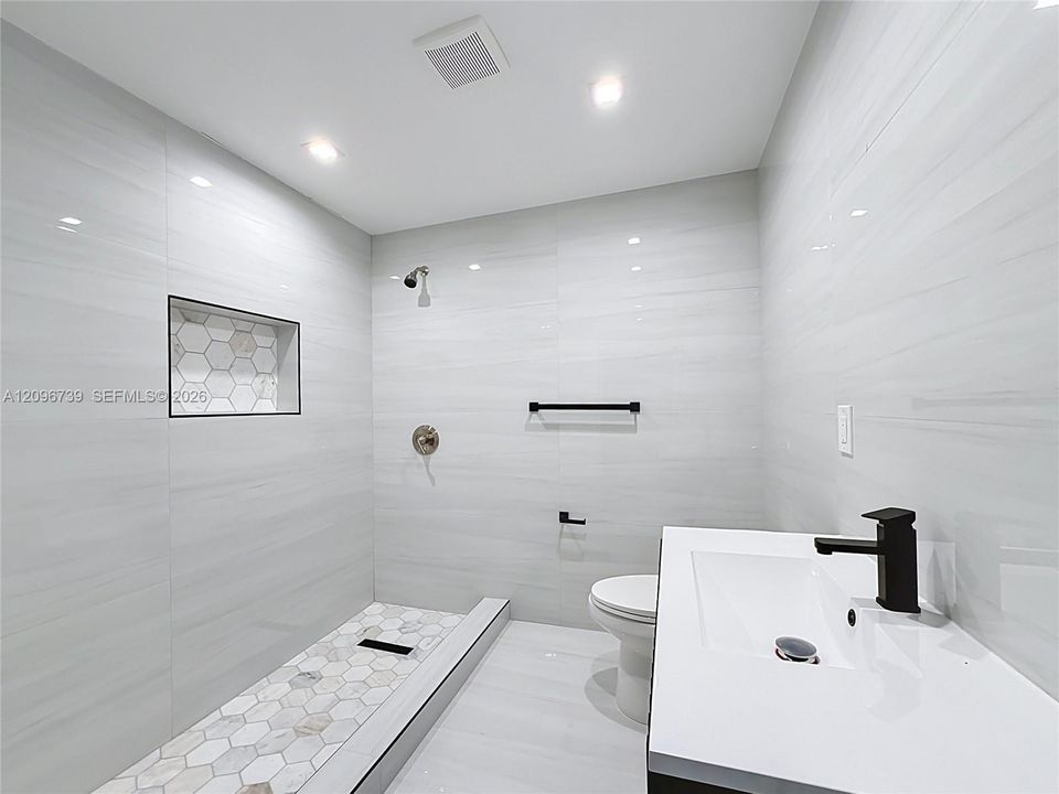 En Venta: $1,025,000 (3 camas, 3 baños, 1842 Pies cuadrados)