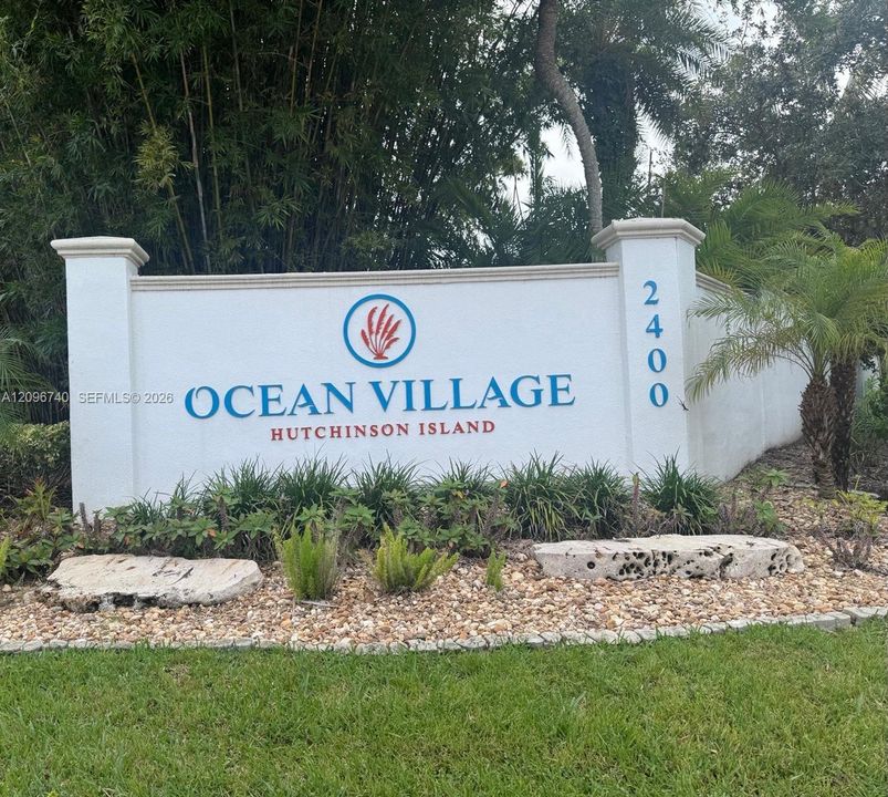 For Sale: $205,000 (1 beds, 1 baths, 689 Square Feet)