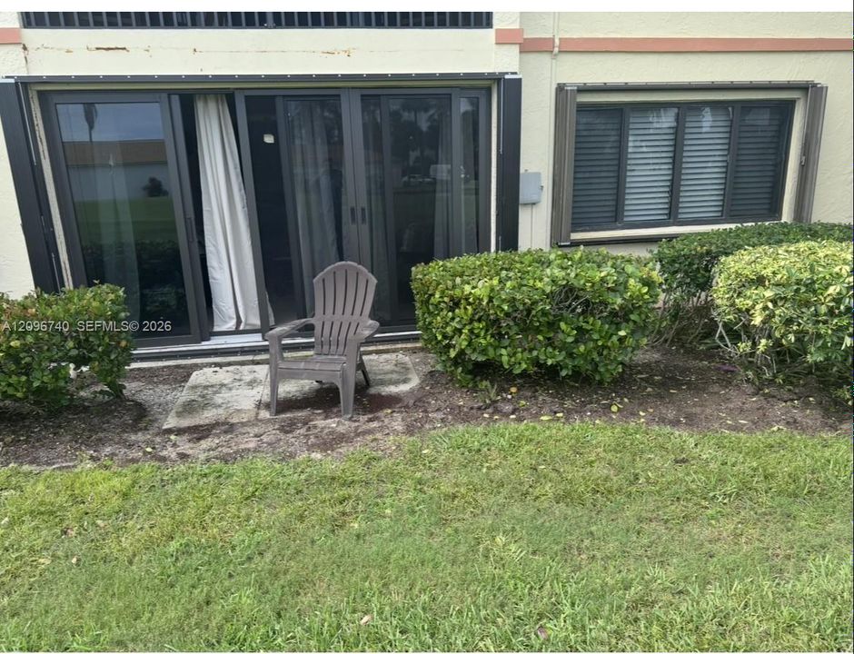 For Sale: $205,000 (1 beds, 1 baths, 689 Square Feet)