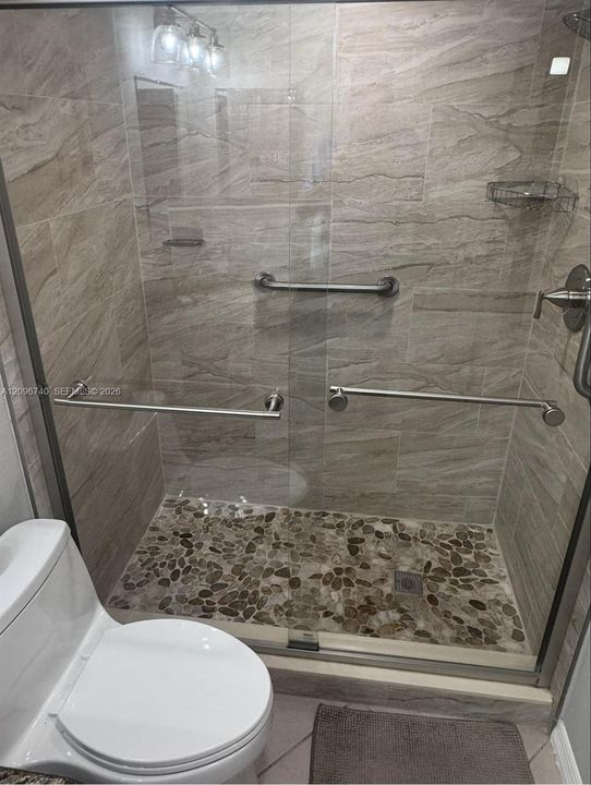 For Sale: $205,000 (1 beds, 1 baths, 689 Square Feet)
