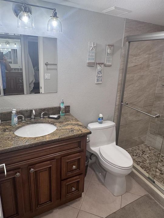 For Sale: $205,000 (1 beds, 1 baths, 689 Square Feet)