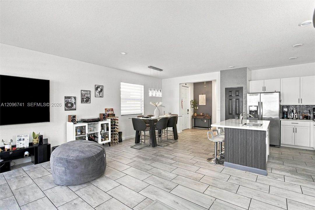 For Sale: $690,000 (4 beds, 3 baths, 2174 Square Feet)