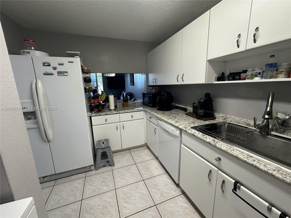 En Venta: $228,000 (2 camas, 2 baños, 960 Pies cuadrados)