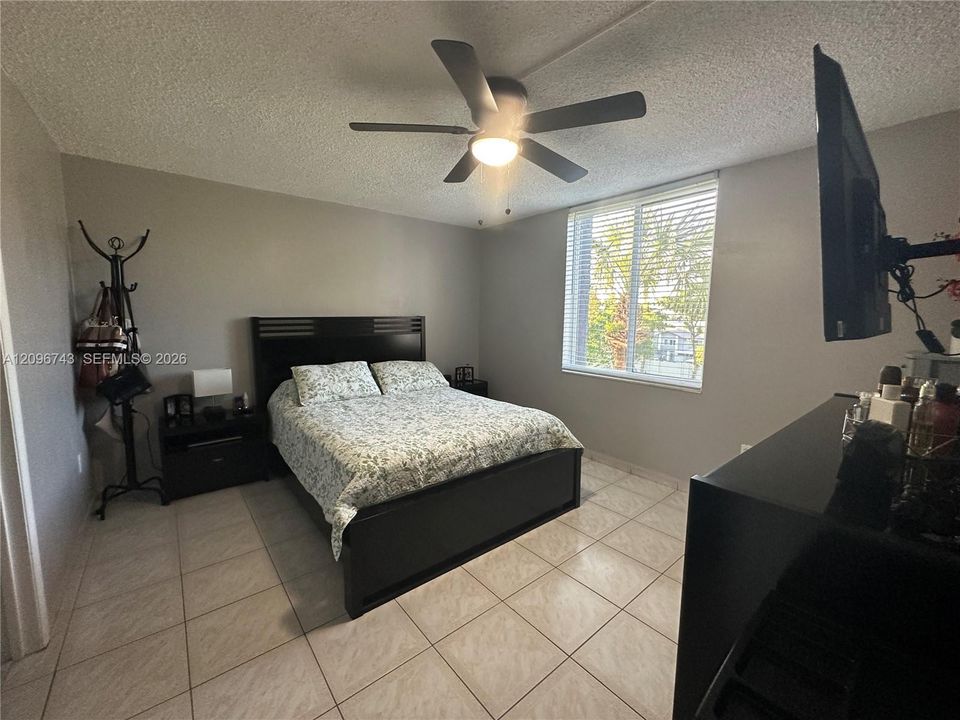 En Venta: $228,000 (2 camas, 2 baños, 960 Pies cuadrados)