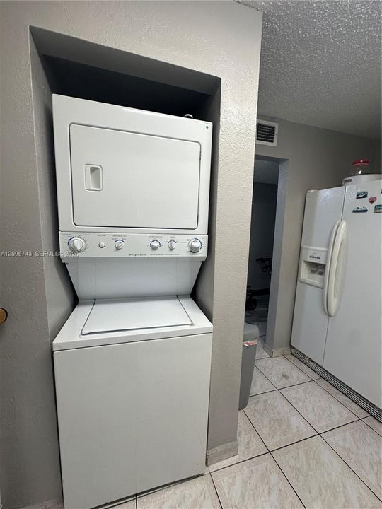 En Venta: $228,000 (2 camas, 2 baños, 960 Pies cuadrados)